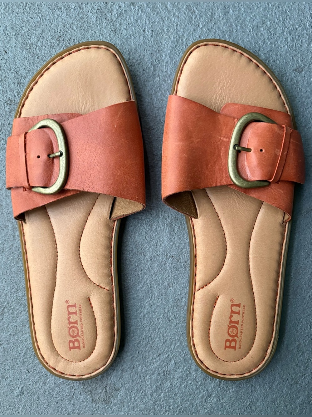 Born Miarra Big Buckle Leather Slides• size 8🔥